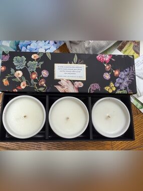 New! Johnny Was White Scented Candle Set